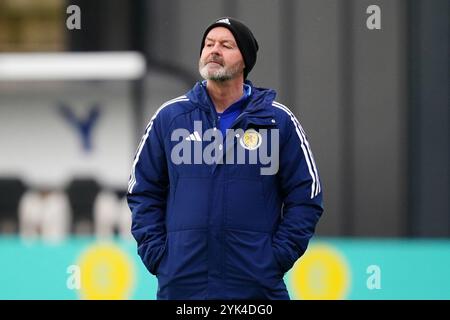 Schottland-Manager Steve Clarke während eines Trainings bei Lesser Hampden, Glasgow. Bilddatum: Sonntag, 17. November 2024. Stockfoto