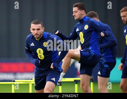 John McGinn aus Schottland während eines Trainings in Lesser Hampden, Glasgow. Bilddatum: Sonntag, 17. November 2024. Stockfoto