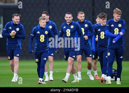 Schottische Spieler während eines Trainings in Lesser Hampden, Glasgow. Bilddatum: Sonntag, 17. November 2024. Stockfoto