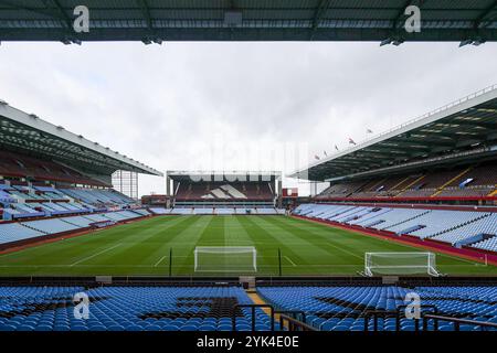 Birmingham, Großbritannien. November 2024. Ein allgemeiner Überblick über den Boden vor dem Spiel der Women's Super League zwischen Aston Villa Women und Crystal Palace Women im Villa Park, Birmingham, England am 17. November 2024. Foto von Stuart Leggett. Nur redaktionelle Verwendung, Lizenz für kommerzielle Nutzung erforderlich. Keine Verwendung bei Wetten, Spielen oder Publikationen eines einzelnen Clubs/einer Liga/eines Spielers. Quelle: UK Sports Pics Ltd/Alamy Live News Stockfoto