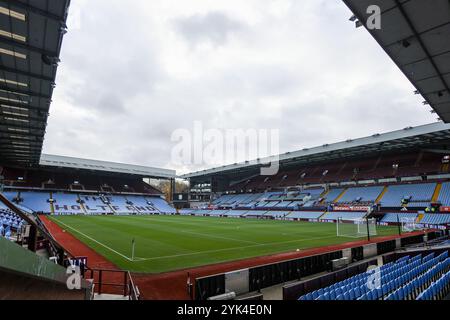 Birmingham, Großbritannien. November 2024. Ein allgemeiner Überblick über den Boden vor dem Spiel der Women's Super League zwischen Aston Villa Women und Crystal Palace Women im Villa Park, Birmingham, England am 17. November 2024. Foto von Stuart Leggett. Nur redaktionelle Verwendung, Lizenz für kommerzielle Nutzung erforderlich. Keine Verwendung bei Wetten, Spielen oder Publikationen eines einzelnen Clubs/einer Liga/eines Spielers. Quelle: UK Sports Pics Ltd/Alamy Live News Stockfoto