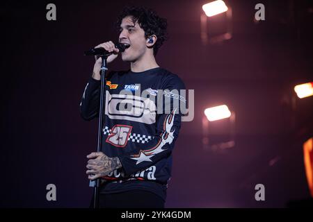 Eboli, Italien. Tananai (Alberto Cotta Ramusino) tritt live im Palasele in Eboli, SA, Italien auf. 15. November 2024 Credit: Andrea Guli/Alamy Live News Stockfoto