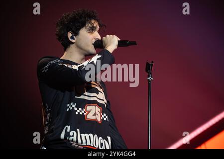 Eboli, Italien. Tananai (Alberto Cotta Ramusino) tritt live im Palasele in Eboli, SA, Italien auf. 15. November 2024 Credit: Andrea Guli/Alamy Live News Stockfoto