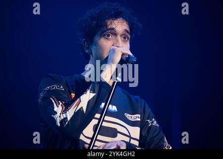 Eboli, Italien. Tananai (Alberto Cotta Ramusino) tritt live im Palasele in Eboli, SA, Italien auf. 15. November 2024 Credit: Andrea Guli/Alamy Live News Stockfoto