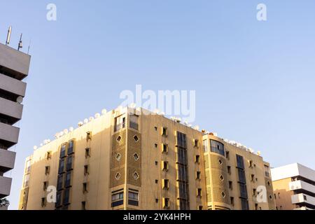 Wohngebäude in Rigga al Buteen in Dubai City, Vereinigte Arabische Emirate. Stockfoto