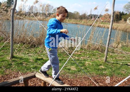 Glückliches Kind versucht Test der Courage glückliches Kind versucht Test der Courage Copyright: xZoonar.com/julianxenachex 1053980959st Stockfoto