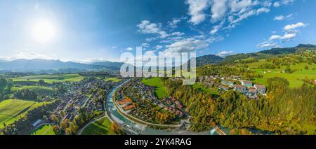 Herbstlicher Blick auf das Ostrachtal bei Sonthofen im Oberallgäu Stockfoto