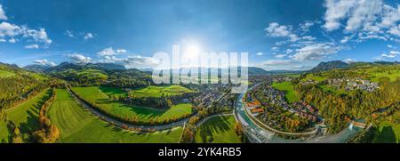 Herbstlicher Blick auf das Ostrachtal bei Sonthofen im Oberallgäu Stockfoto