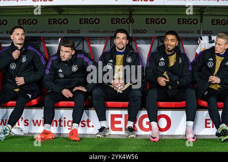 Freiburg, Deutschland. November 2024. 16.11.2024, Deutschland gegen Bosnien, Nations League, 5. Spieltag, Gruppa A Robin Koch (Deutschland, 3) Robin Gosens (Deutschland, 21) Stefan Ortega Moreno (Deutschland, 22) Benjamin Henrichs (Deutschland, 23) Chris Führich (Deutschland, 11) auf der Bank Ersatzbank Credit: dpa/Alamy Live News Stockfoto