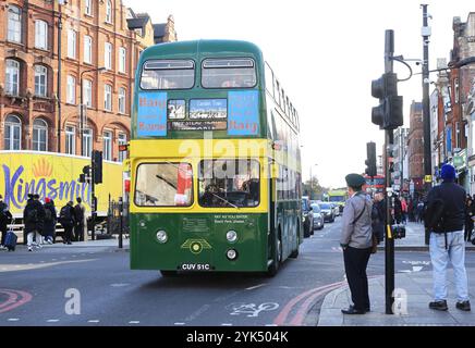 November 2024 in London, Großbritannien. Oldtimer-Bus-Tag, rund um Camden Town, organisiert von NLTE, pensionierte TFL Bus- und U-Bahn-Mitarbeiter sammeln Geld für wohltätige Zwecke, diesmal für BBC-Kinder in Not. Fahrten waren kostenlos und Programme und Fahrpläne kosteten 3 Pfund. Kredit : Monica Wells/Alamy Live News. Stockfoto