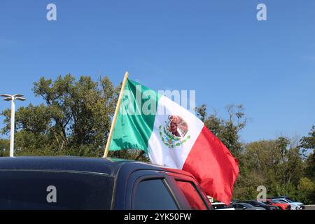 Mexikanische Flagge auf einem SUV in des Plaines, Illinois Stockfoto