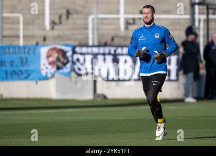 Marco Hiller (Torwart, TSV 1860 München, #1) beim Aufwaermen. GER, TSV 1860 München gegen SpVgg Unterhaching, Fussball, Bayerischer Totopokal, Viertelfinale, Saison 2024/2025, 16.11.2024. Foto: Eibner-Pressefoto/Heike Feiner Stockfoto