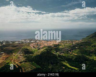 Wunderschöne Marina da Quinta Grande auf Madeira, Portugal. Kleines Dorf, Hafen bei Ponta de Sao Lourenco. Hochwertige Fotos Stockfoto