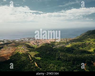 Wunderschöne Marina da Quinta Grande auf Madeira, Portugal. Kleines Dorf, Hafen bei Ponta de Sao Lourenco. Hochwertige Fotos Stockfoto