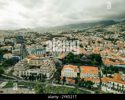 Aus der Vogelperspektive auf die Hauptstadt der Insel Madeira Funchal, Portugal Stockfoto