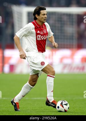 AMSTERDAM - Jari Litmanen während eines Benefizspiels zwischen Ajax Legends und Real Madrid Legends in der Johan Cruijff Arena anlässlich des 125-jährigen Jubiläums von Ajax in dieser Saison. ANP ROBIN VAN LONKHUIJSEN Stockfoto