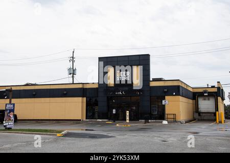 Bierladen im Smart Centres Einkaufszentrum an der Dougall Avenue in Windsor, Ontario, Kanada Stockfoto