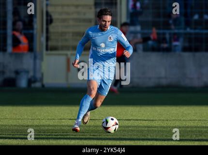 München, Deutschland. November 2024. David Philipp (TSV 1860 München, Nr. 8). GER, TSV 1860 München gegen SpVgg Unterhaching, Fussball, Bayerischer Totopokal, Viertelfinale, Saison 2024/2025, 16.11.2024. Foto: Eibner-Pressefoto/Heike feiner Credit: dpa/Alamy Live News Stockfoto