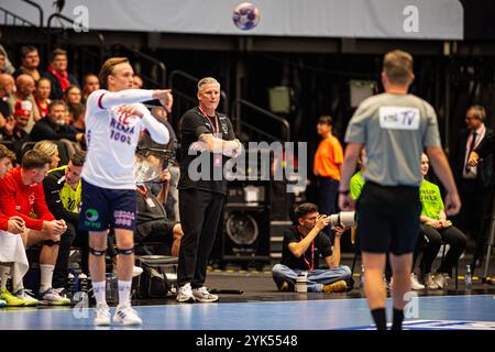 Herning, Dänemark. November 2024. Cheftrainer Nikolaj Jacobsen aus Dänemark beim EHF-Europapokal 2024 zwischen Dänemark und Norwegen bei Boxen in Herning. Stockfoto