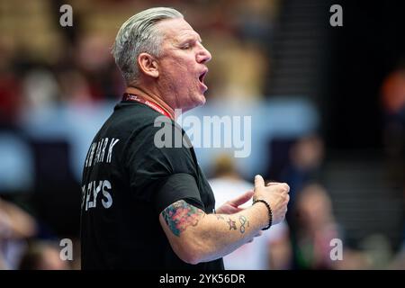 Herning, Dänemark. November 2024. Cheftrainer Nikolaj Jacobsen aus Dänemark beim EHF-Europapokal 2024 zwischen Dänemark und Norwegen bei Boxen in Herning. Stockfoto