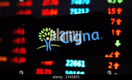 Konskie, Polen – 15. November 2024: Firmenlogo von Cigna auf dem Mobiltelefon Stockfoto