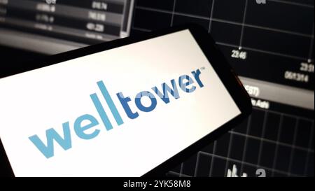 Konskie, Polen – 15. November 2024: Das Firmenlogo Welltower wird auf dem Mobiltelefon angezeigt Stockfoto