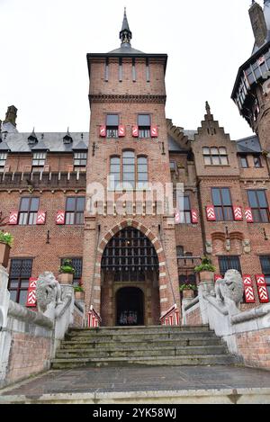 Haarzuilens, Niederlande. Oktober 2024. Castle de Haar, eine der am besten erhaltenen mittelalterlichen Burgen in den niederlanden. Hochwertige Fotos Stockfoto