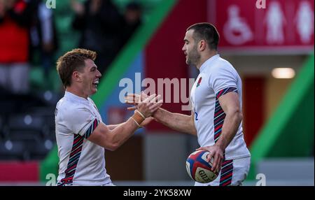 England A's will Muir feiert mit Hugh Tizard, nachdem er während des internationalen Freundschaftsspiels in Twickenham Stoop in London einen Versuch gemacht hat. Bilddatum: Sonntag, 17. November 2024. Stockfoto