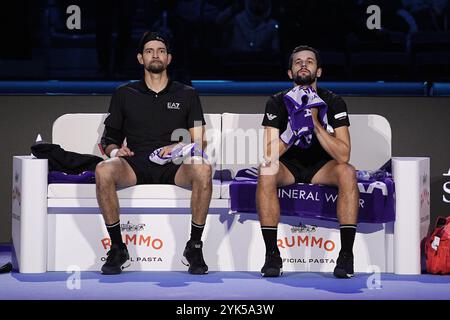 Torino, Italien. November 2024. Marcelo Arevalo aus El Salvador und der kroatische Mate Pavic, nachdem sie das Doppelfinalspiel der ATP World Tour Finals in der Inalpi Arena in Turin, Italien - Sport - Sonntag, 17. November 2024 verloren hatten. (Foto: Marco Alpozzi/Lapresse) Credit: LaPresse/Alamy Live News Stockfoto