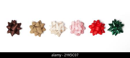 Mini Geschenk Verpackung Stern Schleifen isoliert auf weißem Hintergrund. Dekoration für Weihnachts- oder Geburtstagsfeiern. Stockfoto