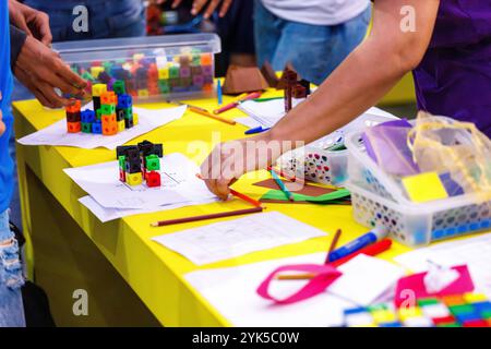 Menschen während eines Logikspiels in Rio de Janeiro, Brasilien. Stockfoto