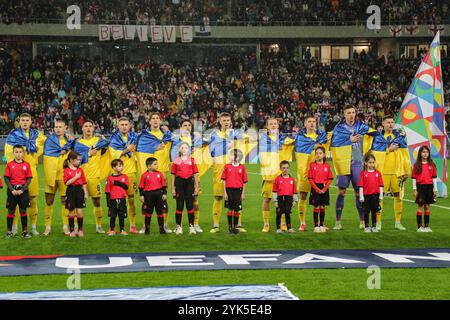 Die ukrainischen Spieler spielen die Nationalhymne vor dem Spiel der UEFA Nations League zwischen Georgien und der Ukraine in der AdjaraBet Arena 16, 2024. Stockfoto