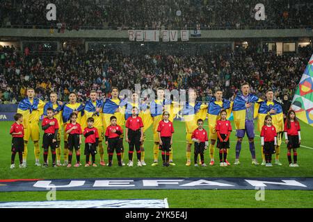 Die ukrainischen Spieler spielen die Nationalhymne vor dem Spiel der UEFA Nations League zwischen Georgien und der Ukraine in der AdjaraBet Arena 16, 2024. Stockfoto