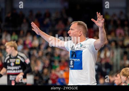 Nürnberg, Deutschland. November 2024. Frank Carstens (HSG Wetzlar, Chef-Trainer) HC Erlangen vs. HSG Wetzlar, Handball, 1. Handball-Bundesliga, Saison 2024/2025, 10. Spieltag, 25.10.2024 Foto: Eibner/Ardan Fuessmann Credit: dpa/Alamy Live News Stockfoto