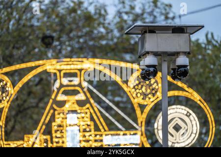 Videoüberwachung durch die Polizei im Porschekanzel, vor der Marktkirche im Stadtzentrum von Essen, während des Weihnachtsmarktes, mobil su Stockfoto