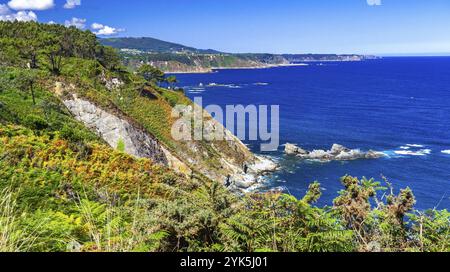 Aussichtspunkt von Espiritu Santo, Kantabrisches Meer, Miradores Küstenpfad, Natura-2000-Netzwerk, Naturschutzgebiet, Muros de Nalon, Principado de Asturias Stockfoto