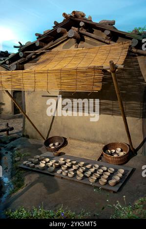 Ausstellung im Hiroshima Prefectural Museum of History, das den Lebensstil des Seto Inland Sea Village während der feudalen Zeit zeigt, Fukuyama, Hiroshima, Japan. Stockfoto