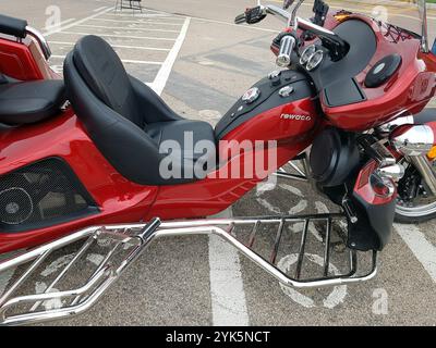 Olbia, Italien, 19. Juni 2023. Ausstellung im Stadtzentrum neuer Modelle dreirädriger Motorräder. Stockfoto