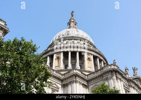 St. Paul's Cathedral, eine Kathedrale aus dem 17. Jahrhundert mit einer 365 m hohen Kuppel im englischen Barockstil, befindet sich auf dem Ludgate Hill, London, Großbritannien Stockfoto