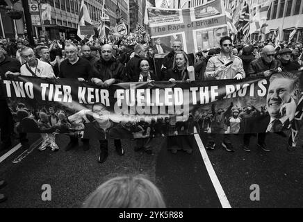 Foto: © Jamie Callister. Tausende kommen nach London, um an einem pro-nationalistischen marsch gegen Keir Starmers Labour-Regierung teilzunehmen. Parlamentsq Stockfoto