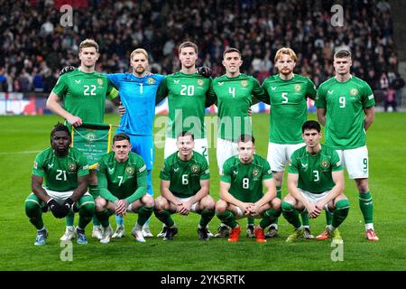 (Hinten nach vorne, links nach rechts) Nathan Collins, Torhüter Caoimhin Kelleher, Mark McGuinness, Dara O'Shea, Liam Scales, Evan Ferguson, Festy Ebosele, Sammie Szmodics, Josh Cullen, Jayson Molumby und Callum O’Dowda vor dem Spiel der UEFA Nations League Gruppe B2 im Wembley Stadium in London. Bilddatum: Sonntag, 17. November 2024. Stockfoto