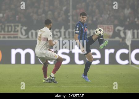 Matteo RUGGERI Atalanta Bergamo übergibt den Ball vor Josha VAGNOMAN VFB Stuttgart, Stuttgart Arena, Stuttgart Stockfoto