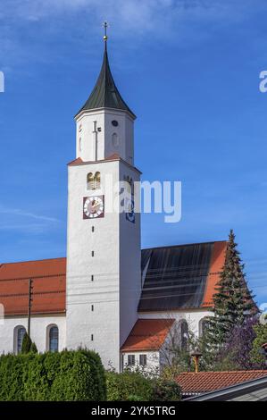 Kirchturm mit Uhren, katholische Pfarrkirche St. Blasius in Dietmannsried, Allgaeu, Bayern, Deutschland, Europa Stockfoto