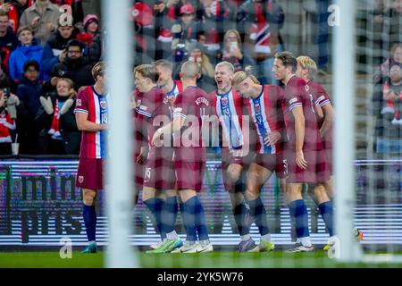 Oslo, Norwegen 20241117. Der Norweger Erling Braut Haaland feiert mit seinen Teamkollegen sein 1-0-Tor während des Fußballspiels in der Nationalliga zwischen Norwegen und Kasachstan im Ullevaal-Stadion. Foto: Fredrik Varfjell / NTB Stockfoto