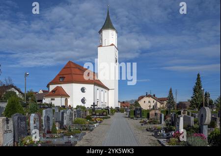 Friedhof und katholische Pfarrkirche St. Blasius in Dietmannsried, Allgaeu, Bayern, Deutschland, Europa Stockfoto