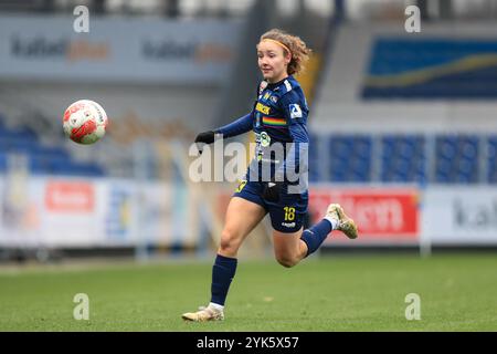 St. Polten, Österreich. November 2024. St. Polten, Österreich, 17. November 2024: Melanie Brunnthaler (18 SKN St Polten) jagt den Ball während des Admiral Frauen Bundesliga Matches St Polten gegen Altach Tom Seiss/SPP (Tom Seiss/SPP) Credit: SPP Sport Press Photo. /Alamy Live News Stockfoto