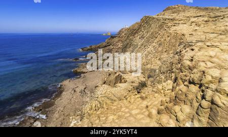 Säulenförmige Verbindungsstrukturen von Punta Baja, Lavaflüsse, Vulkanfelsen, Naturpark Cabo de Gata-Nijar, UNESCO-Biosphärenreservat, heißes Wüstenklima Stockfoto