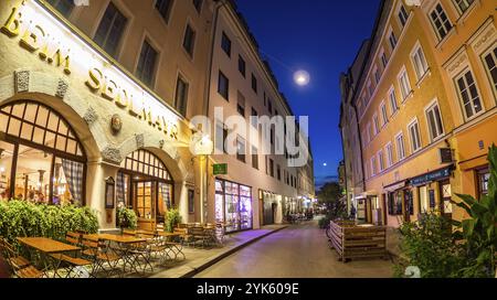 Typische Architektur, Straßenszene, München, Bayern, Deutschland, Europa Stockfoto