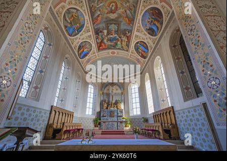 Hauptaltar und Deckenfresken, katholische Pfarrkirche St. Blasius in Dietmannsried, Allgaeu, Bayern, Deutschland, Europa Stockfoto