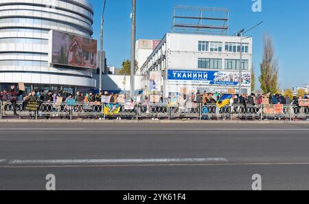 Kiew, Ukraine, 17. November 2024: Protest fordert die Freilassung des in Russland gefangenen ukrainischen Militärs, insbesondere der Asow-Soldaten Stockfoto